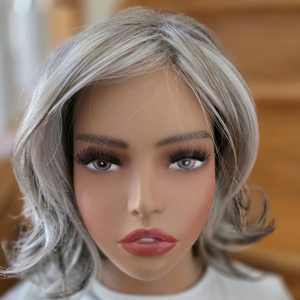 Monroe By Godiva Secret Wigs In Sandy Silver- BNWT